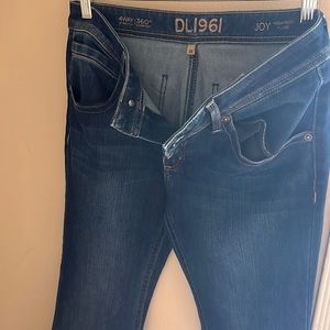 DL1961 Flare Jeans New perfect with boots or sandals